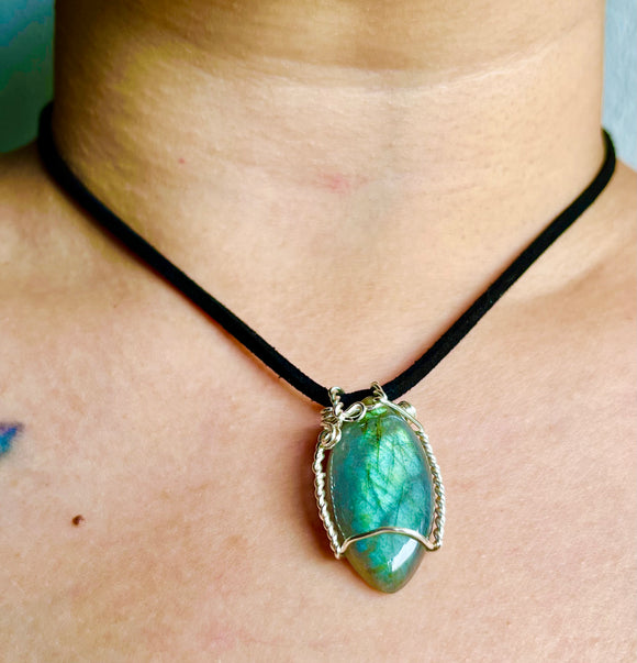 Small Mahi Labradorite Pendant
