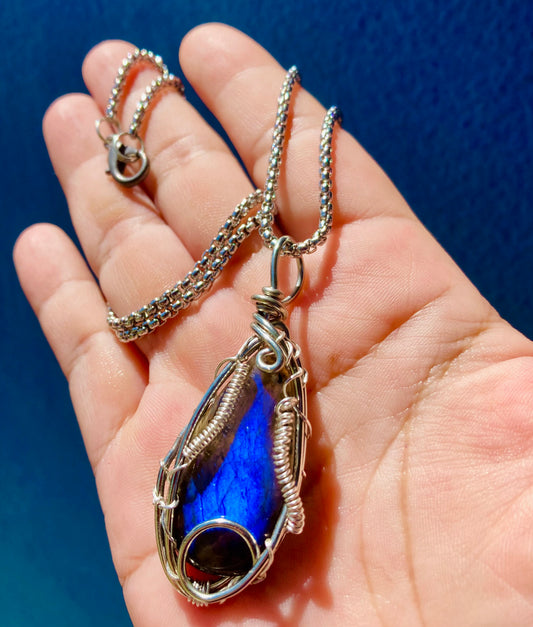 Sei Blue Labradorite Pendant