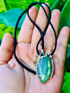 Small Mahi Labradorite Pendant
